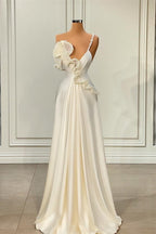 Bezauberndes weißes asymmetrisches Satin-Ballkleid mit Rüschen