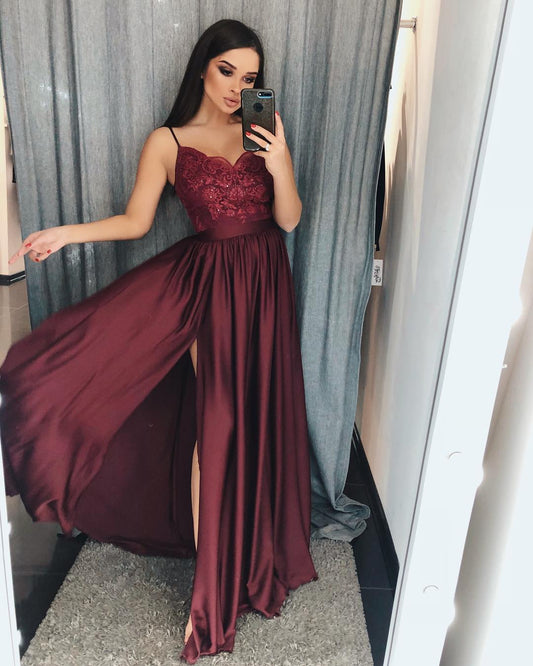 Schickes A-Linien-Ballkleid aus Chiffon mit V-Ausschnitt und Spitze und Schlitz