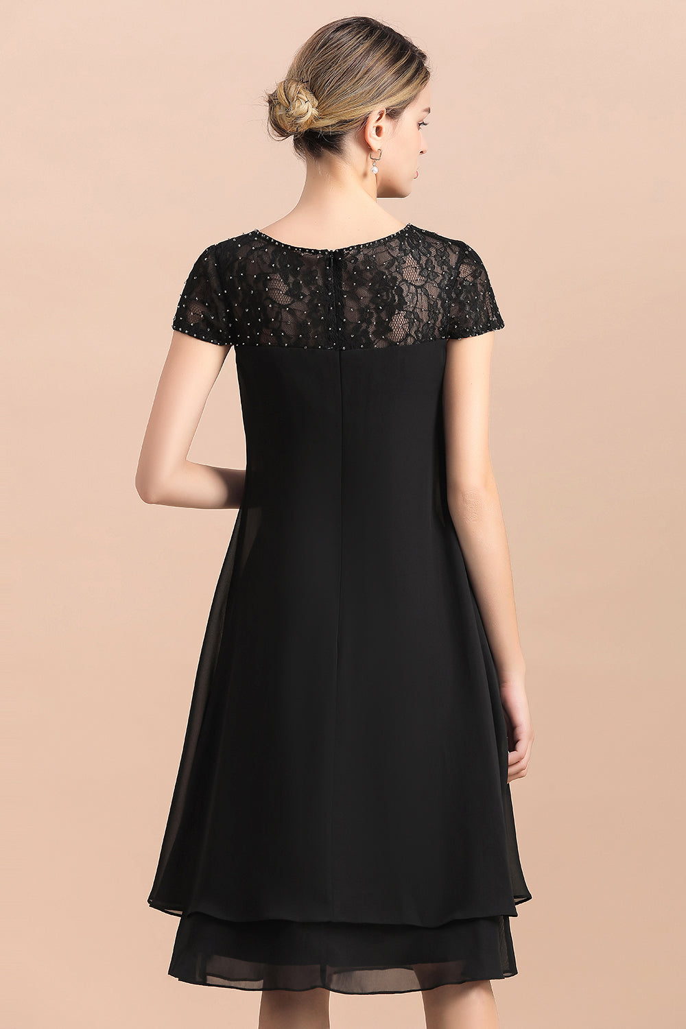 Schickes schwarzes Kleid mit Flügelärmeln aus Chiffon für die Brautmutter, kurze Kleider für die Hochzeitsfeier