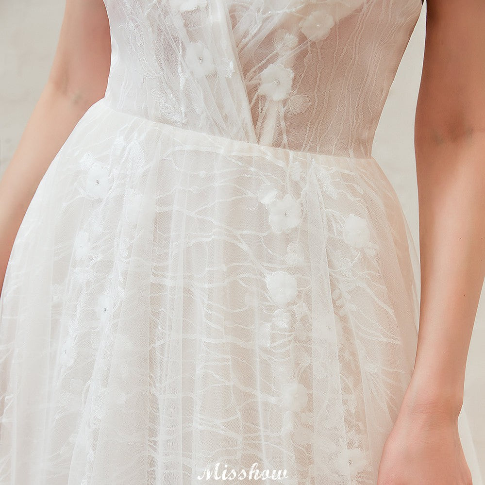 Vestido de novia elegante de tul blanco con escote en V profundo, espalda abierta y cola de corte princesa