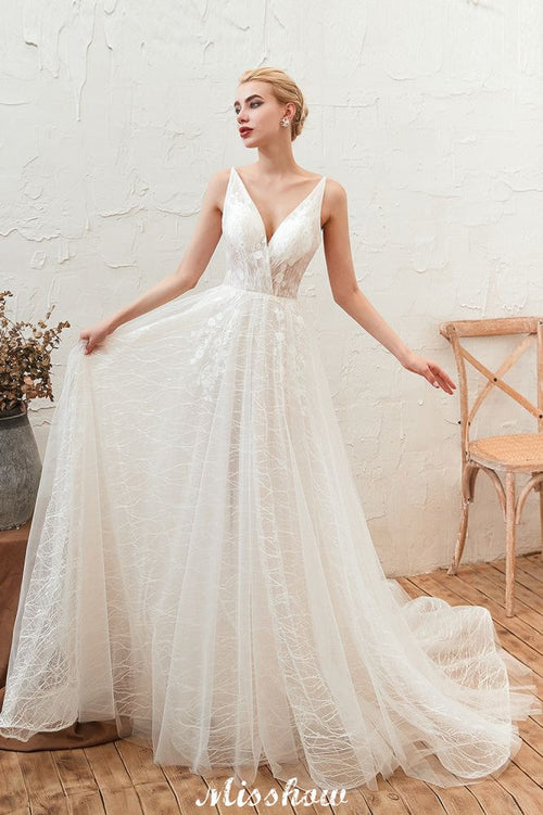 Vestido de novia elegante de tul blanco con escote en V profundo, espalda abierta y cola de corte princesa
