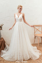 Vestido de novia elegante de tul blanco con escote en V profundo, espalda abierta y cola de corte princesa