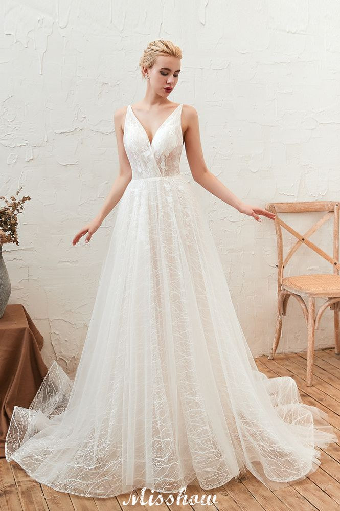 Schickes weißes Prinzessin-Brautkleid aus Tüll mit tiefem V-Ausschnitt und offenem Rücken und Hofschleppe