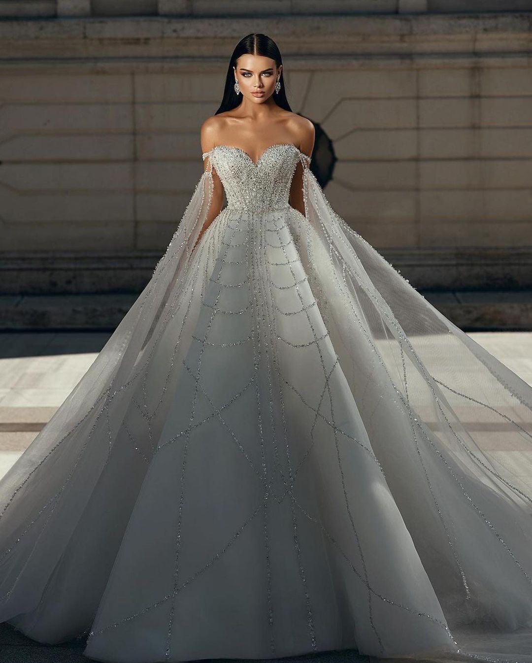 Schickes bodenlanges, schulterfreies A-Linien-Brautkleid mit Herzausschnitt und Pailletten