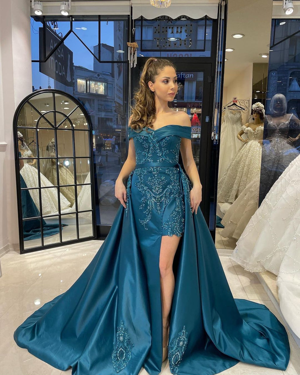 Vestido de fiesta elegante, largo hasta el suelo, con escote en forma de corazón, hombros descubiertos, cinta y apliques