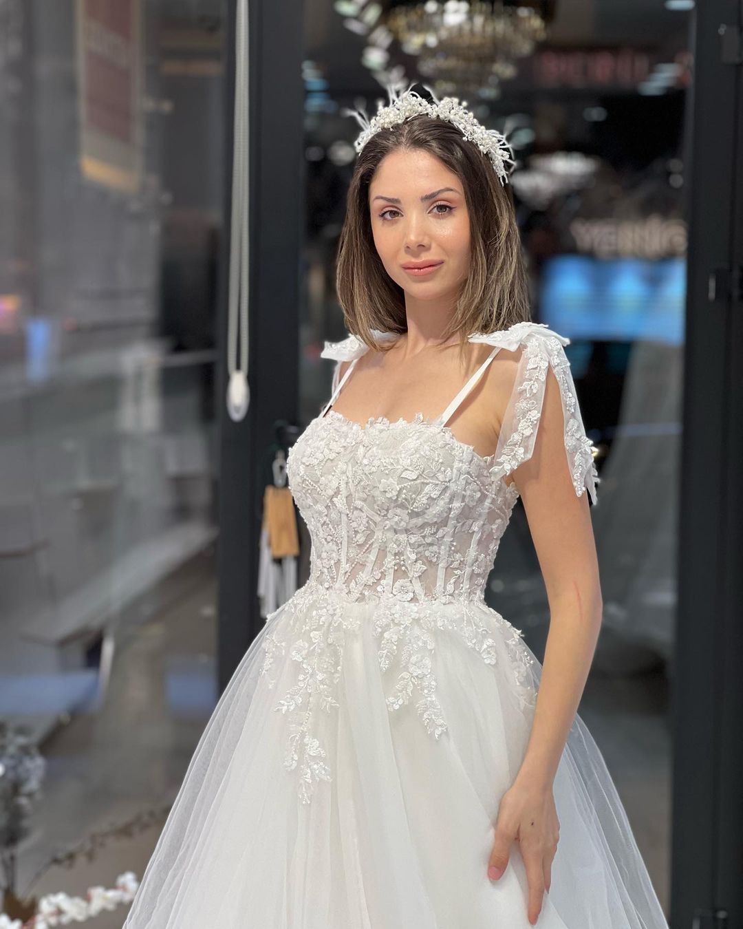 Schickes bodenlanges, ärmelloses A-Linien-Brautkleid aus Tüll mit Herzausschnitt und Applikationen