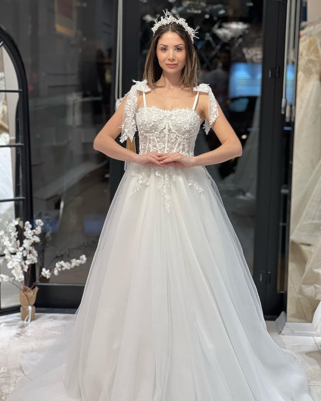 Schickes bodenlanges, ärmelloses A-Linien-Brautkleid aus Tüll mit Herzausschnitt und Applikationen