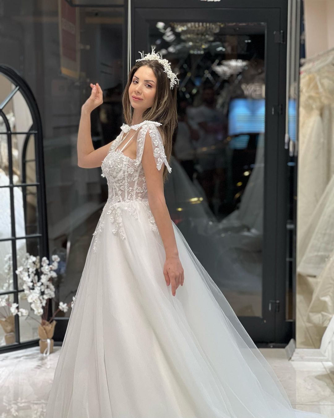 Schickes bodenlanges, ärmelloses A-Linien-Brautkleid aus Tüll mit Herzausschnitt und Applikationen