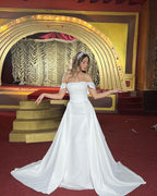 Schickes langes, schulterfreies, ärmelloses A-Linien-Brautkleid mit abnehmbarer Schleppe