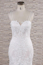Schickes langes Meerjungfrau-Brautkleid mit Herzausschnitt und Spaghettiträgern und Spitzenapplikationen