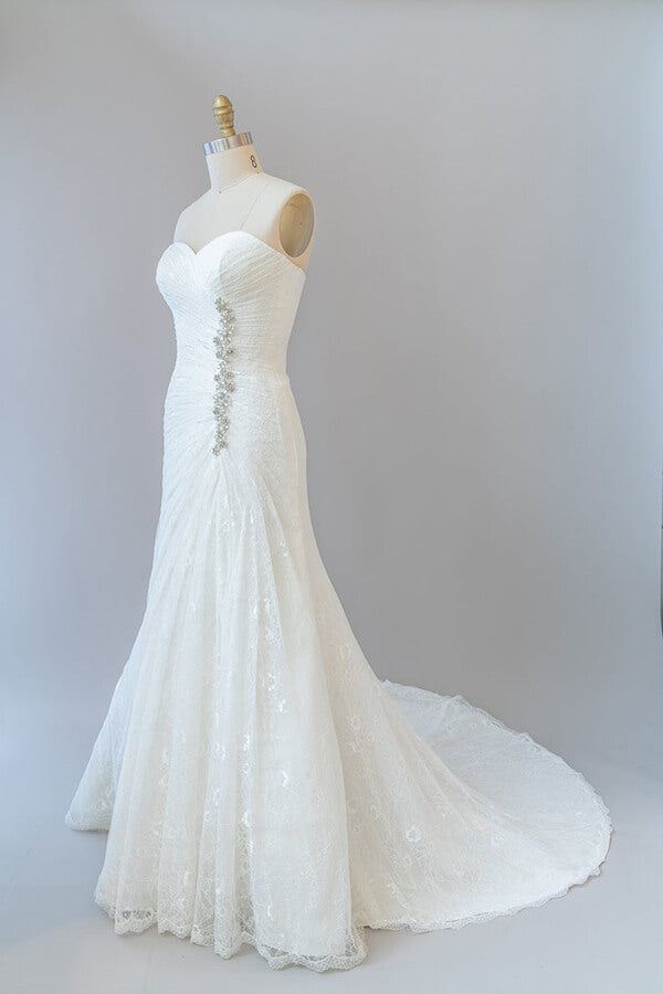 Vestido de novia elegante de encaje con volantes, largo y sin tirantes