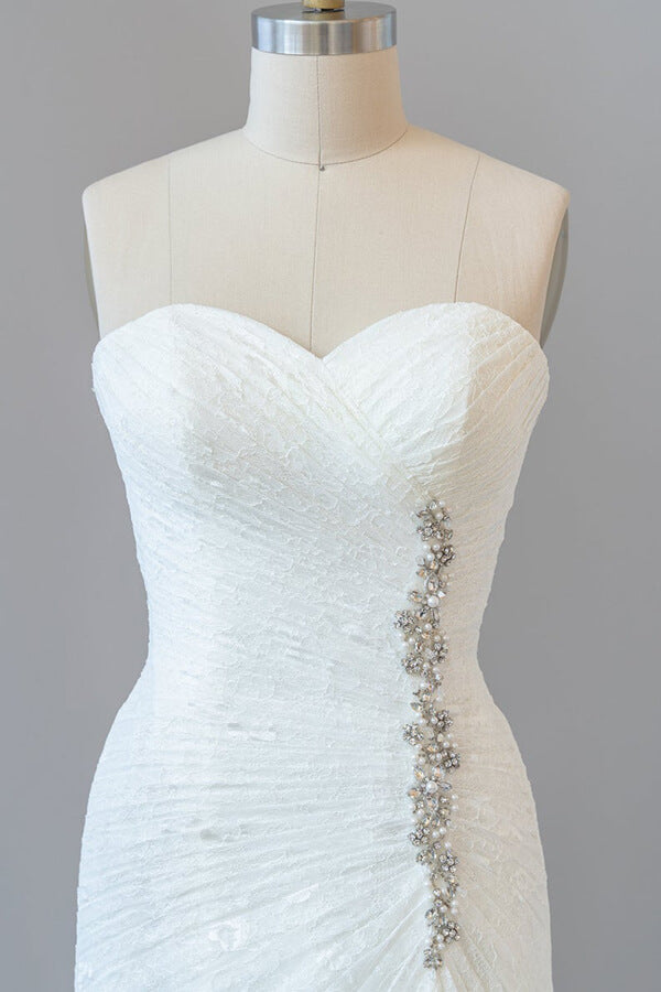 Vestido de novia elegante de encaje con volantes, largo y sin tirantes