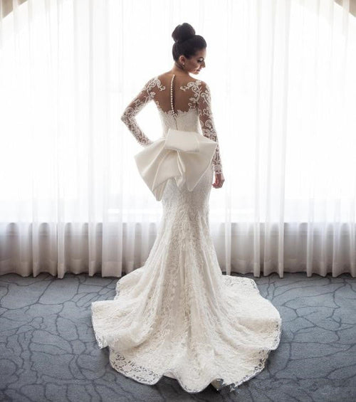 Vestido de novia elegante de sirena con encaje, mangas largas y cola desmontable