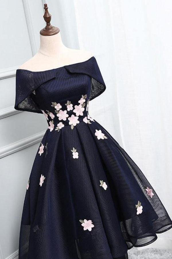 Schickes, schulterfreies, kurzes High-Low-Homecoming-Kleid mit Applikationen, PD250