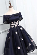 Schickes, schulterfreies, kurzes High-Low-Homecoming-Kleid mit Applikationen, PD250