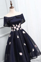 Schickes, schulterfreies, kurzes High-Low-Homecoming-Kleid mit Applikationen, PD250