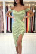 Elegante vestido de fiesta de satén con hombros descubiertos, corte sirena, color salvia, con abertura