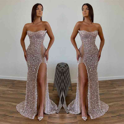 Schickes, bodenlanges, trägerloses A-Linien-Ballkleid mit Pailletten und Schlitz vorne