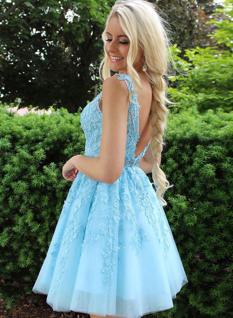 Vestido elegante de fiesta corto de tul con espalda abierta y encaje en forma de A