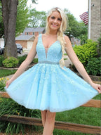 Vestido elegante de fiesta corto de tul con espalda abierta y encaje en forma de A