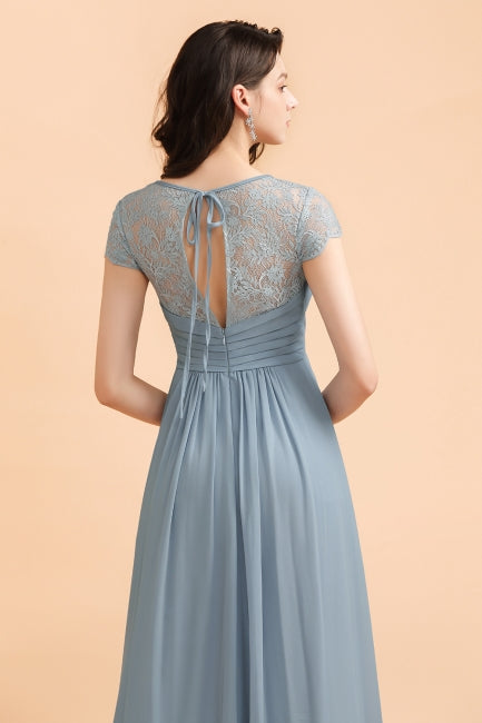 Elegante vestido de dama de honor de gasa con encaje y mangas cortas con volantes