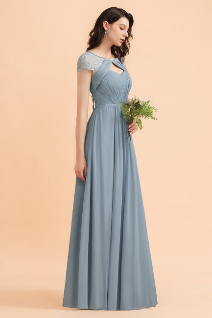 Elegante vestido de dama de honor de gasa con encaje y mangas cortas con volantes