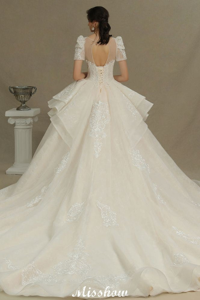 Vestido de novia elegante de manga corta con apliques de encaje de tul para primavera y jardín.