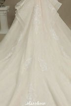 Vestido de novia elegante de manga corta con apliques de encaje de tul para primavera y jardín.
