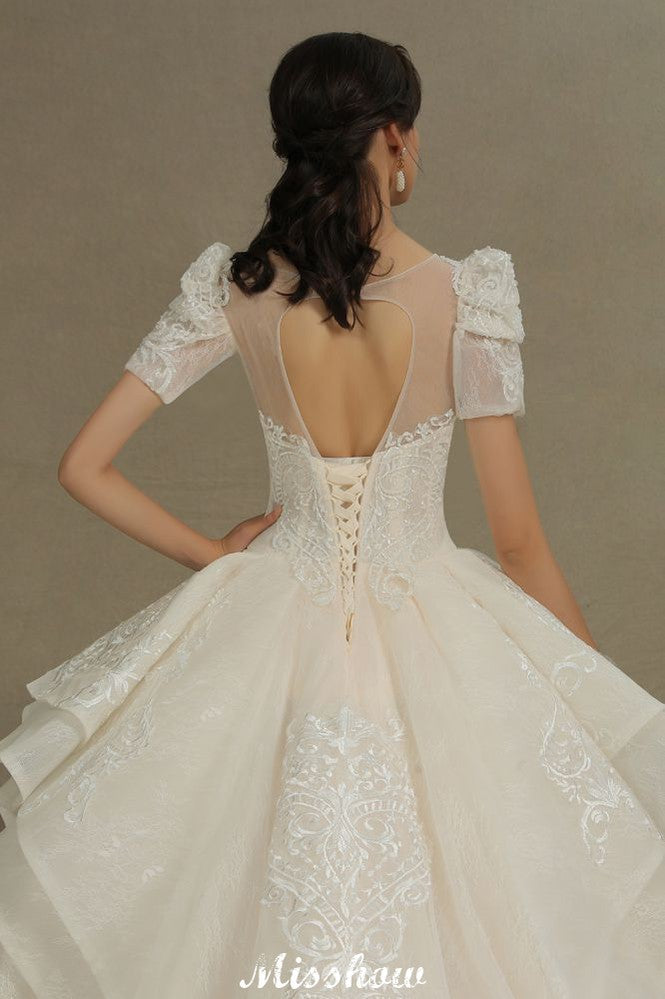 Vestido de novia elegante de manga corta con apliques de encaje de tul para primavera y jardín.