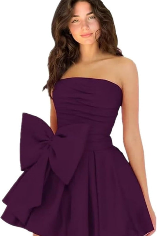 Stilvolles ärmelloses, gerüschtes, kurzes Homecoming-Kleid, schlichtes Mini-Partykleid mit Schleife