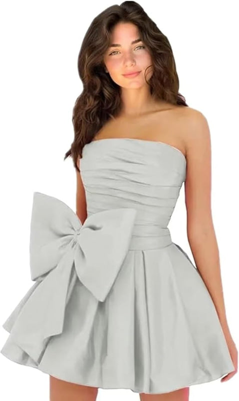 Stilvolles ärmelloses, gerüschtes, kurzes Homecoming-Kleid, schlichtes Mini-Partykleid mit Schleife