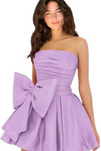 Stilvolles ärmelloses, gerüschtes, kurzes Homecoming-Kleid, schlichtes Mini-Partykleid mit Schleife