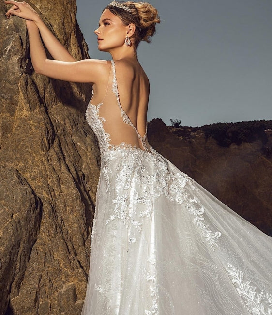 Vestido de novia elegante sin mangas con escote en V, corte A, de tul, con apliques de encaje y bolsillos.