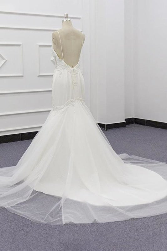Elegante vestido de novia de sirena con tirantes finos y cuentas