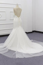 Elegante vestido de novia de sirena con tirantes finos y cuentas