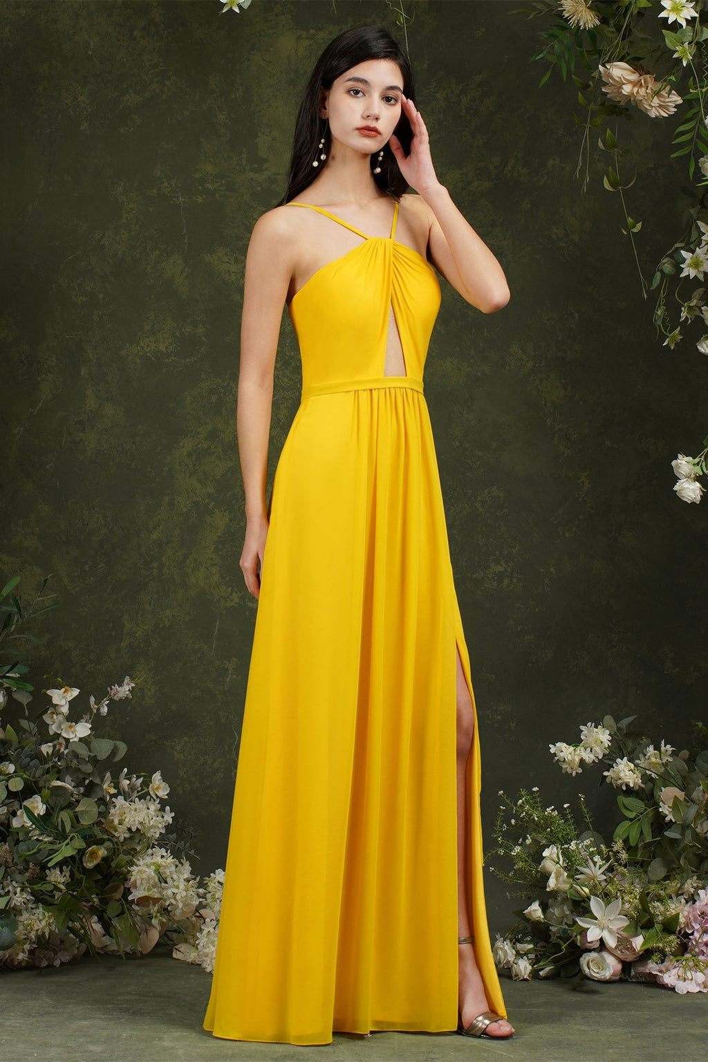 Vestido de dama de honor elegante con tirantes finos, corte halter, largo hasta el suelo, abertura y bolsillos