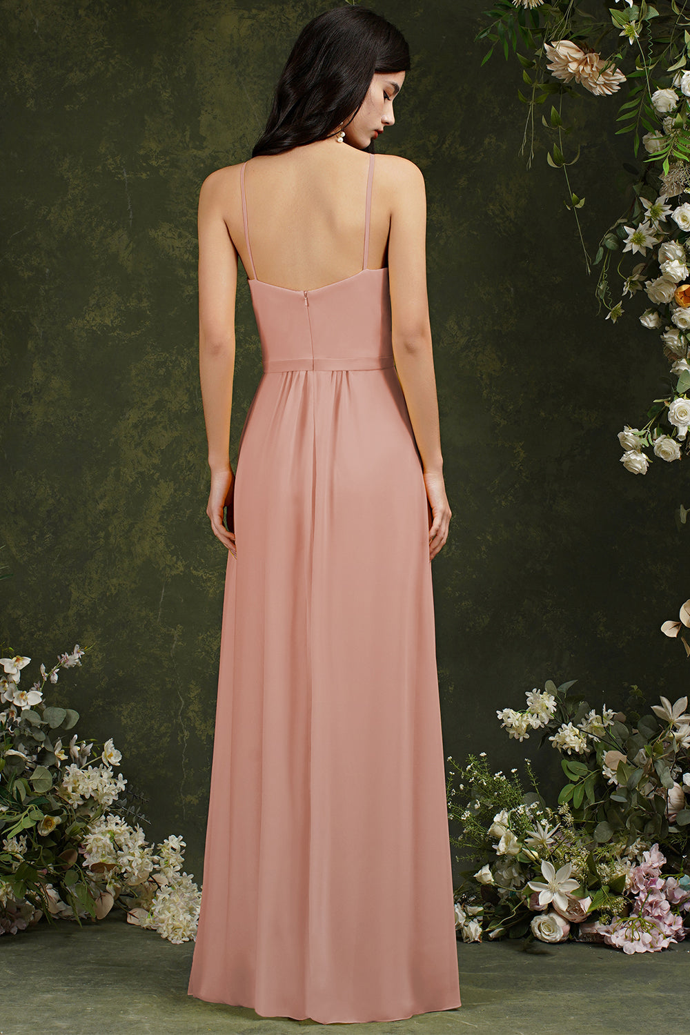 Vestido de dama de honor elegante con tirantes finos, corte halter, largo hasta el suelo, abertura y bolsillos