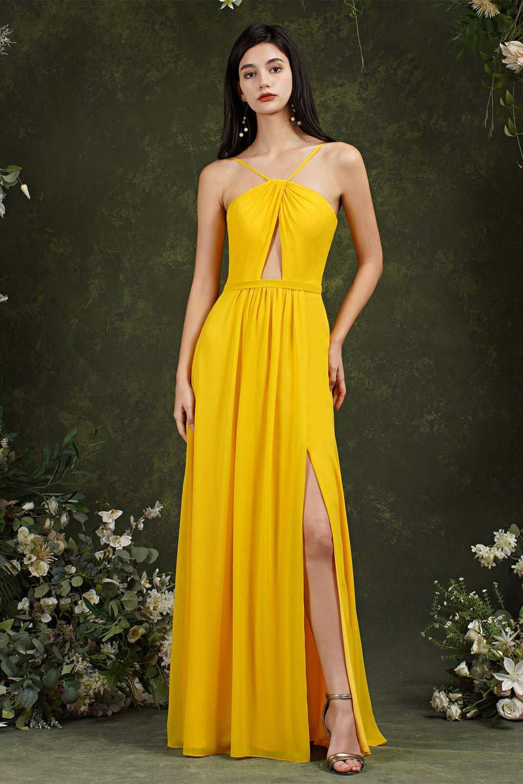 Vestido de dama de honor elegante con tirantes finos, corte halter, largo hasta el suelo, abertura y bolsillos