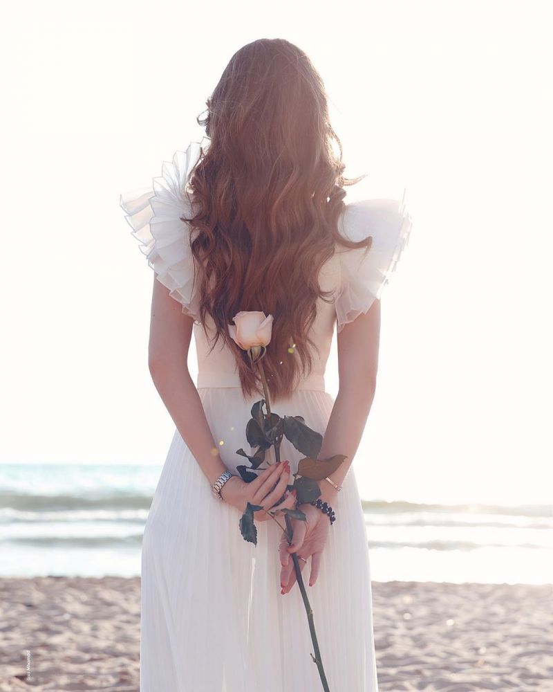 Vestido de novia de playa de verano con escote en V y mangas sin volantes de gasa