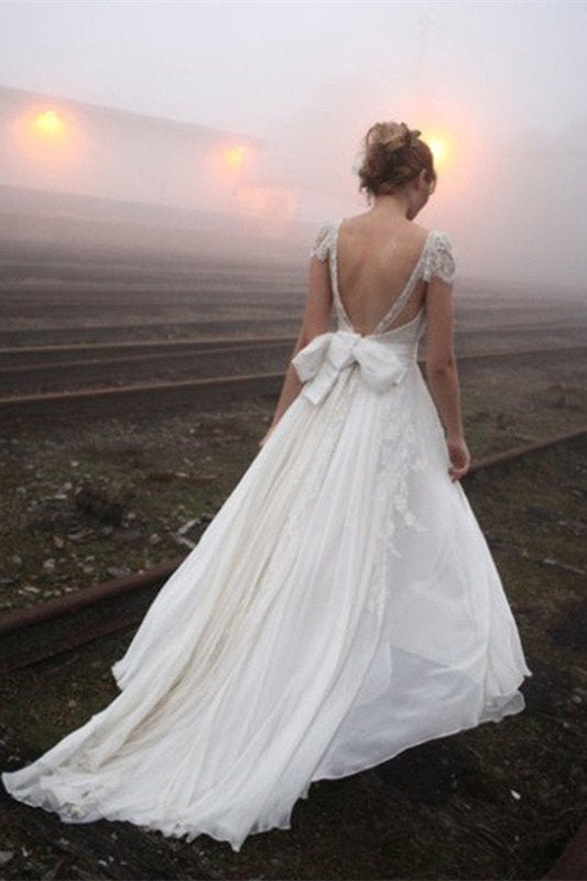 Vestido de novia de gasa sin mangas con escote en V y encaje