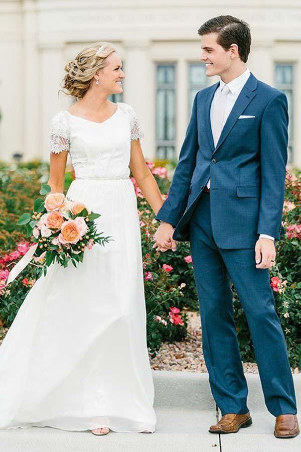 Vestido de novia de gasa con escote en V y corte A con cuentas WD402