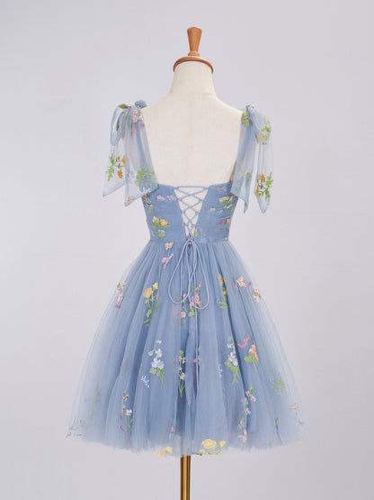 Claire | Vestido corto de tul con escote corazón y estampado floral para la fiesta de bienvenida de Aline