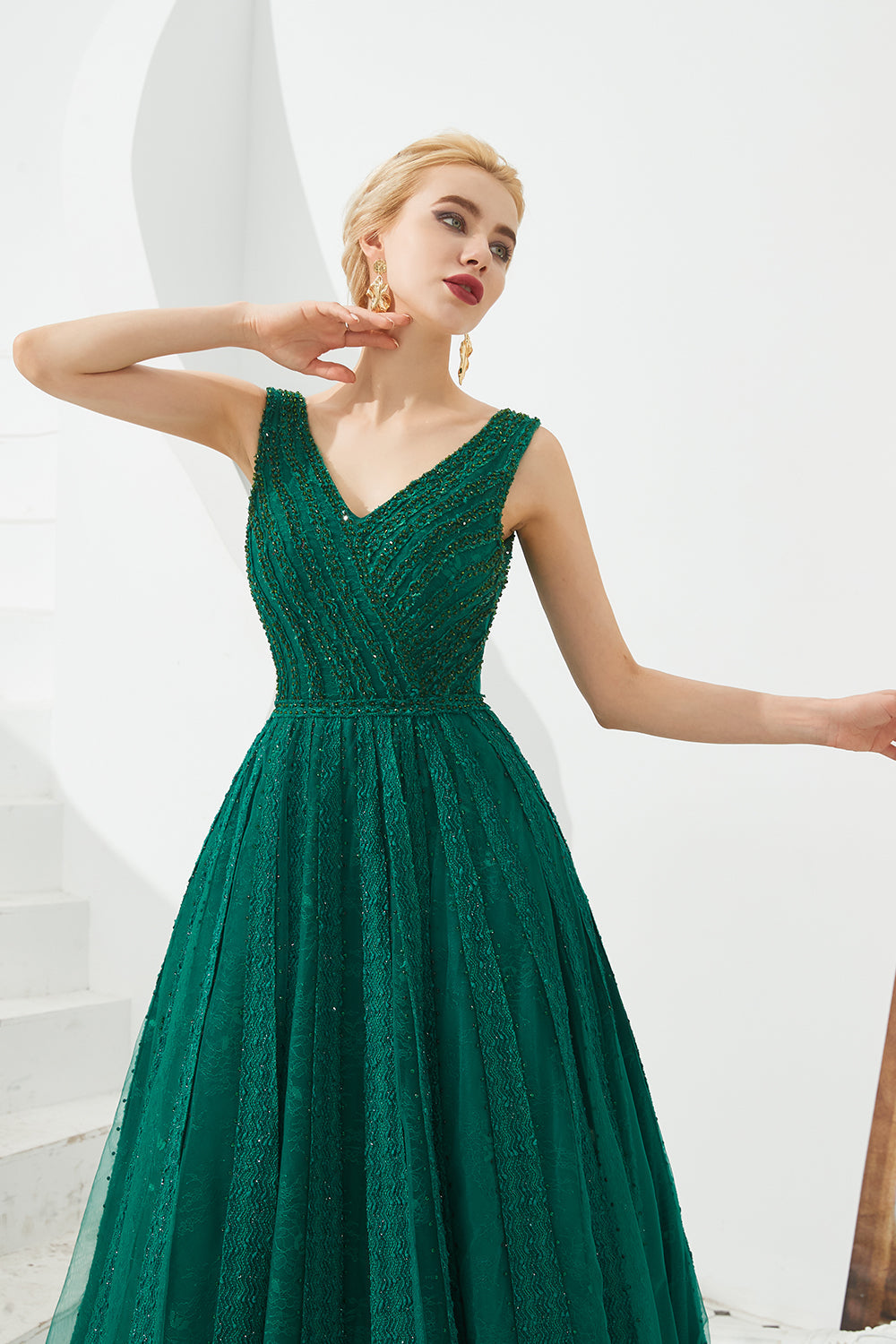 Vestido de fiesta clásico largo de tul con escote en V y corte A