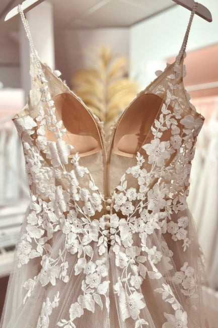 Vestidos de novia clásicos de encaje, corte A, sin mangas y con escote en V y tirantes finos