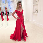 Vestido de fiesta largo elegante de corte A con hombros descubiertos y abertura