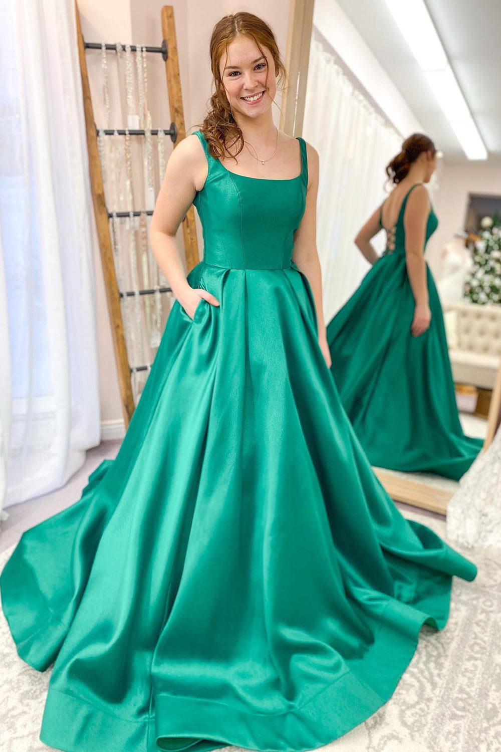Vestido de fiesta elegante, largo, de satén, con tirantes finos, espalda descubierta y bolsillos.