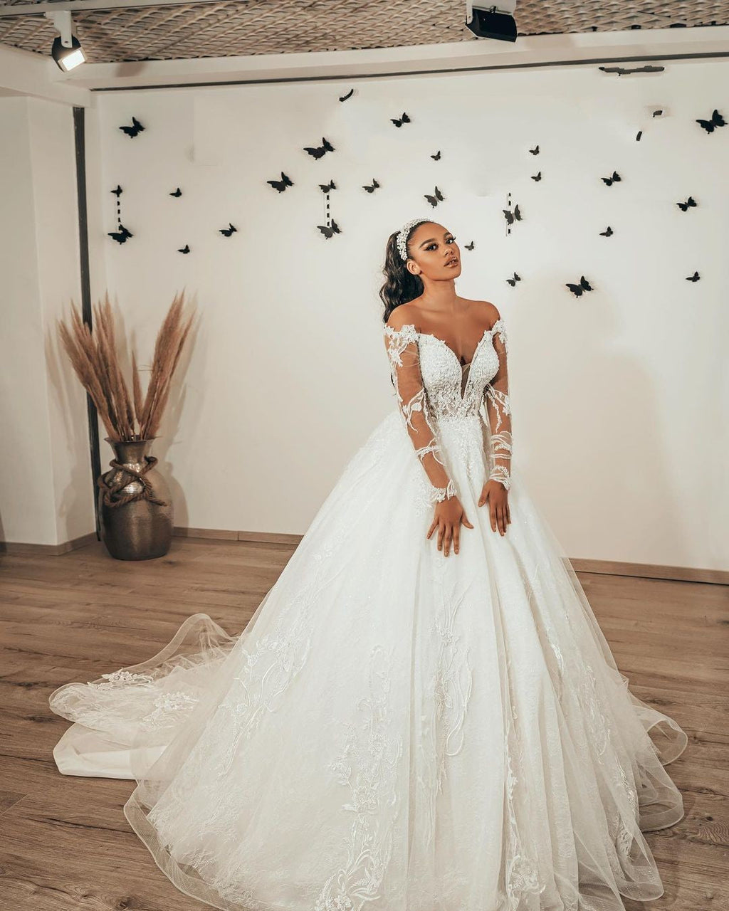 Vestido de novia elegante de tul con encaje, apliques de corazón, corte A y mangas