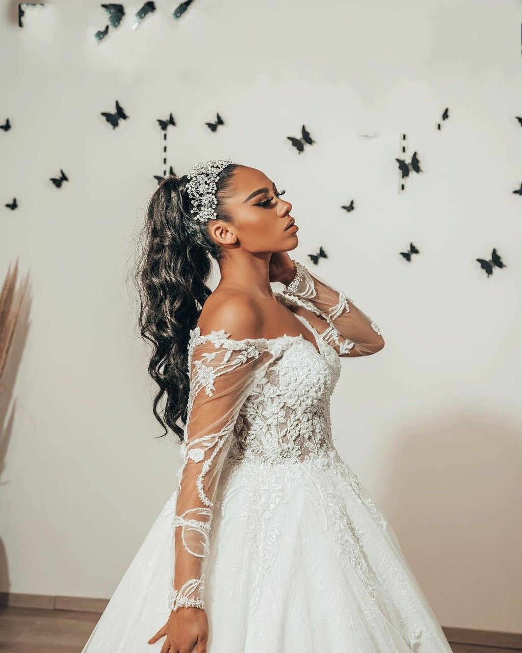 Vestido de novia elegante de tul con encaje, apliques de corazón, corte A y mangas
