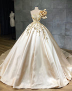 Vestido de novia elegante, largo, corte A, escote corazón, satén con cristales y volantes