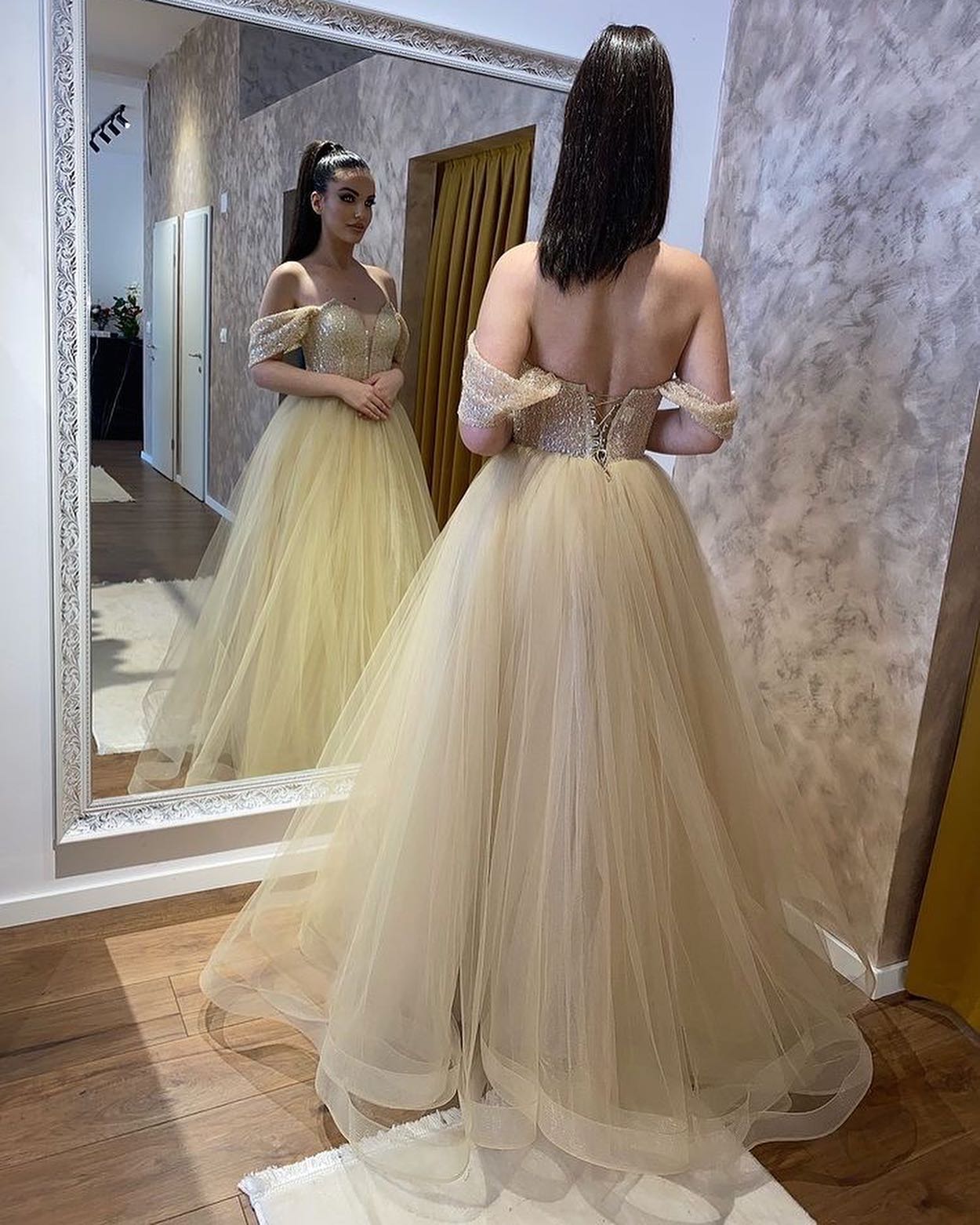 Vestido de novia elegante de tul con cuentas, escote en A, largo y escote en forma de corazón, hombros descubiertos